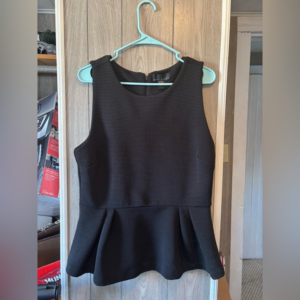 Attention Sleeveless Top L
